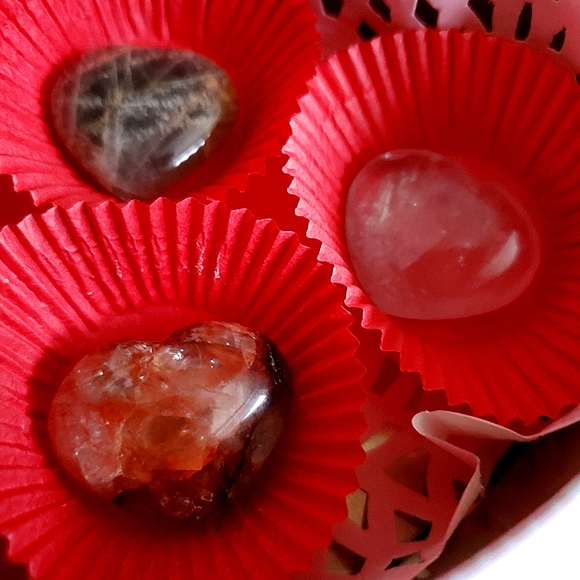 Crystal Hearts 6 Assorted Beautiful Crystal Gemstones - Picture 14 of 16